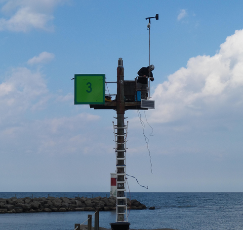 Weather antenna mounted on a weather stand in Irondequoit Bay